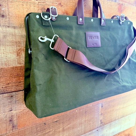 NWOT Line Of Trade Olive Canvas Weekender Bag - Picture 5 of 10